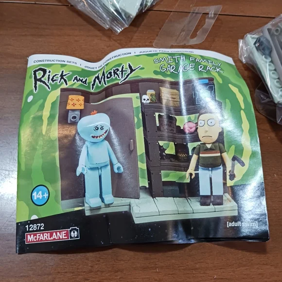 Smith Family Garage Rack Mr Rick & Morty McFarlane Constuction Set Flaw Box
