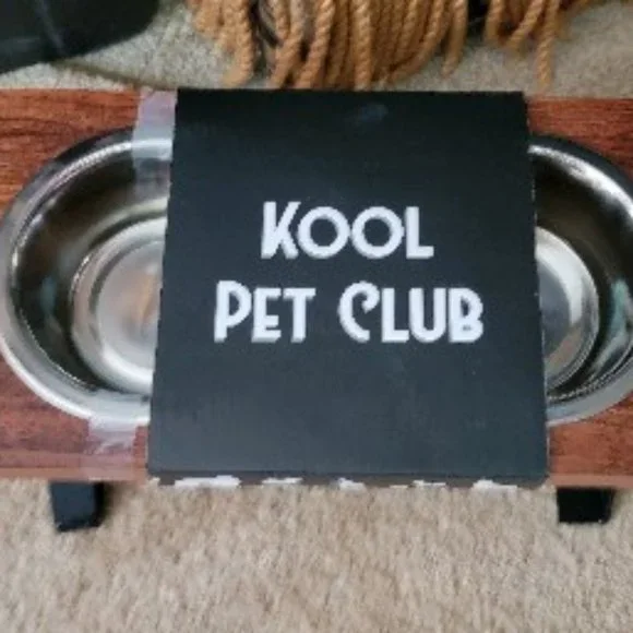 Kool Pet Club Feeder Med Dog or Cat sm/med size.. New!