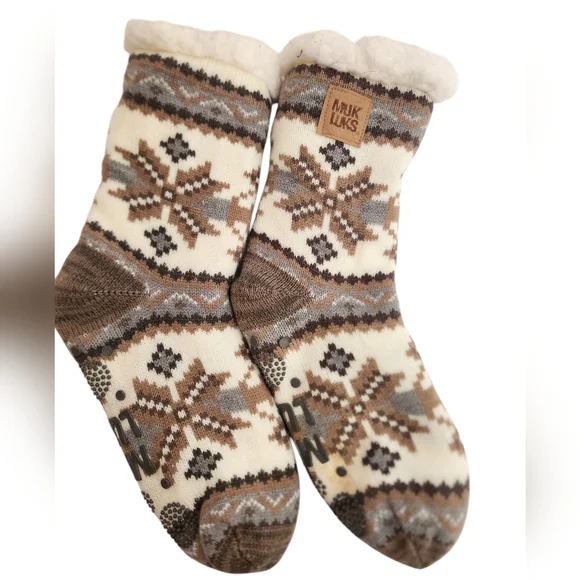 NWOT Muk Luks Women Cabin Socks Snow Flake Design Fleece Lining 1 Size Fits Most