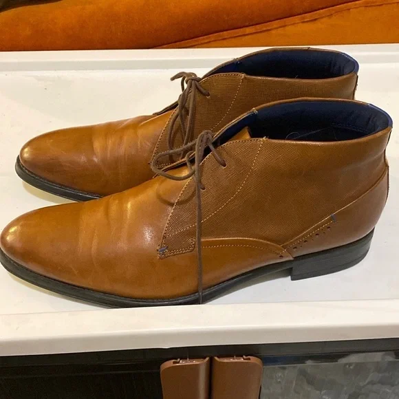 TED BAKER Leather Chukka Boots size 10.5 like new