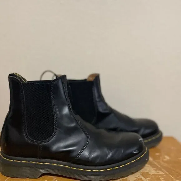 Dr Martens 2976 Boots Mens 10 Casual Pull On Chelsea Ankle Bootie Black Leather