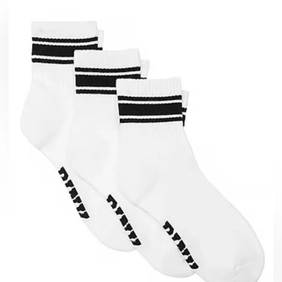 PINK Victoria's Secret 3-Pack Quarter Socks- NWT