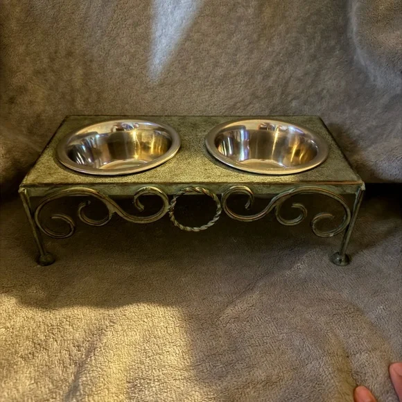 Elegant Metal Pet Bowl Stand - Black and Silver