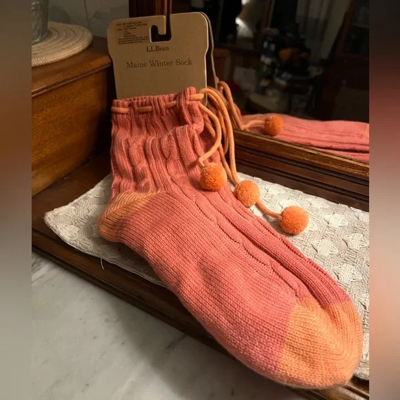 LL BEAN Maine Winter Socks Cable Knit with‎ Decorative Pom Poms Orange Wms L-XL