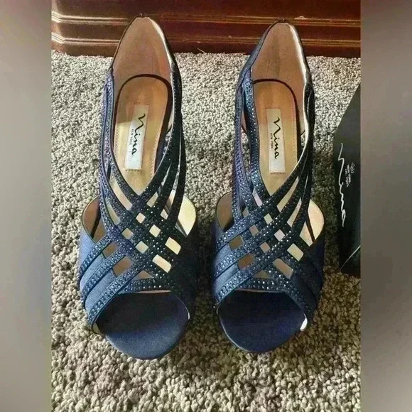 NINA, kitten heal, new navy luster, size 6.5, worn once, mother of the bride
