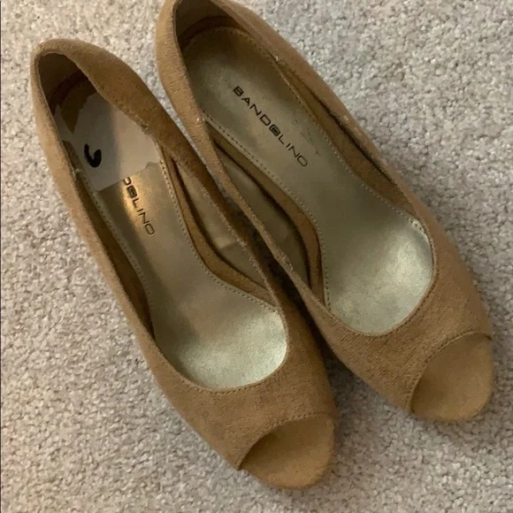 Bandolino peep toe‎ heels size 6