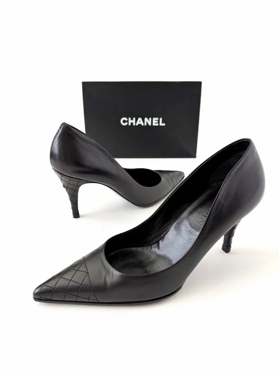 CHANEL | Black Quilted Leather Pointed Toe Pumps CC Logo Heels Size EU 39