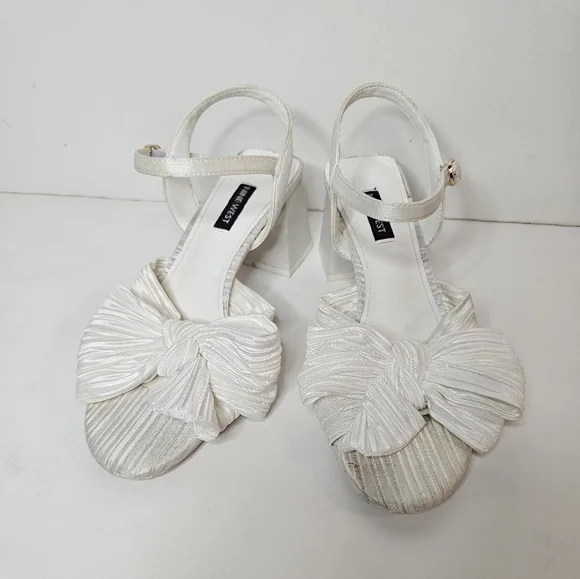 Nine West Open Toe All White Bow Sandal Chunky Heel Size 7.5