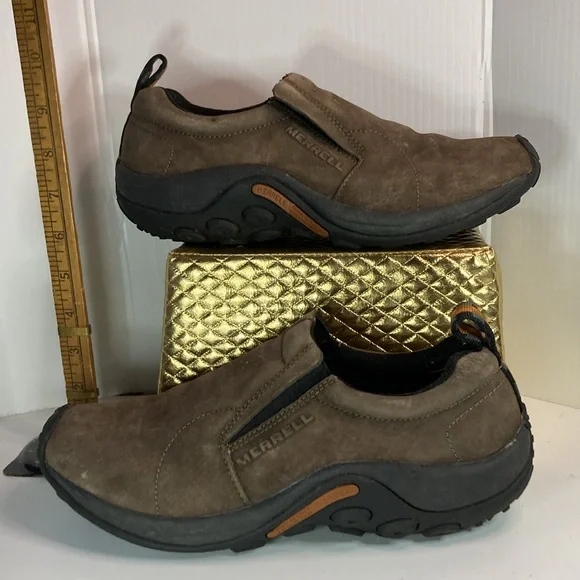 Men’s‎ 8 Merrell brown chukka slip ons. Rugged sole. Box 16