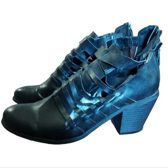 by guess shoes 10 Black Heels Sandals 3