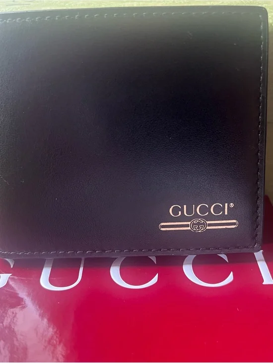 Gucci Black Leather Bifold Wallet with Gold Logo Accent