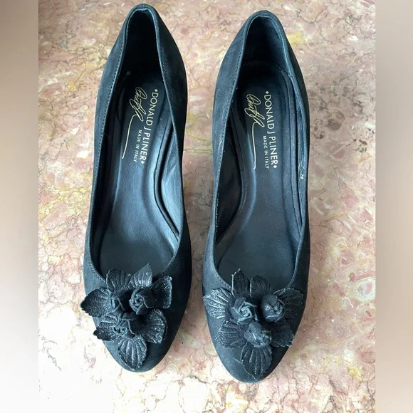 Donald J Pliner Black Suede Floral Heels 7 Medium Good Condition