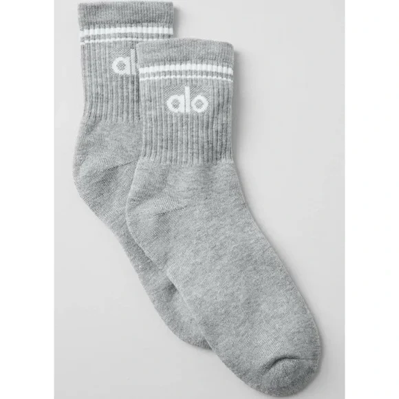 New Alo Yoga Half Crew Throwback Unisex Socks in Heather Grey/White