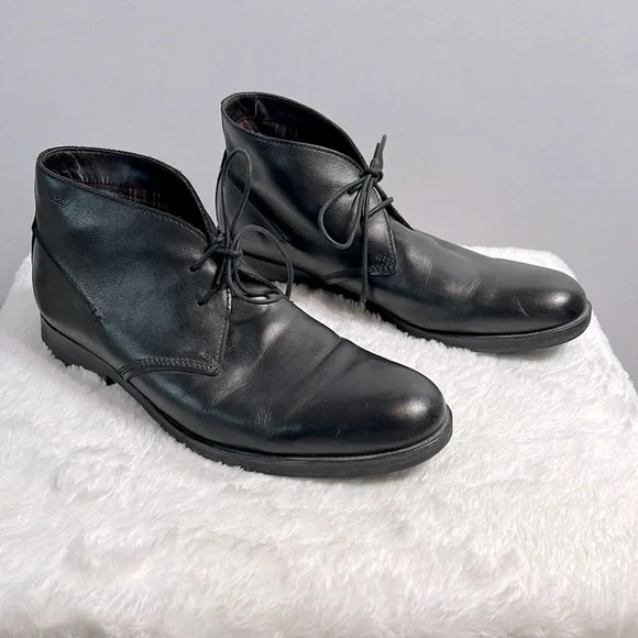 Clarks Men's Hommes Black Leather Chukka Boot size 11.5