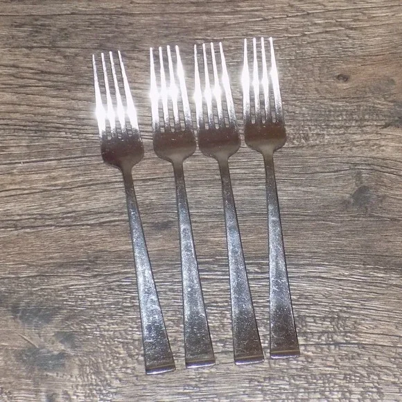 Pfaltzgraff Salad Forks Set of 4 Silver Good 18/0 Stainless Steel Tapered Handle