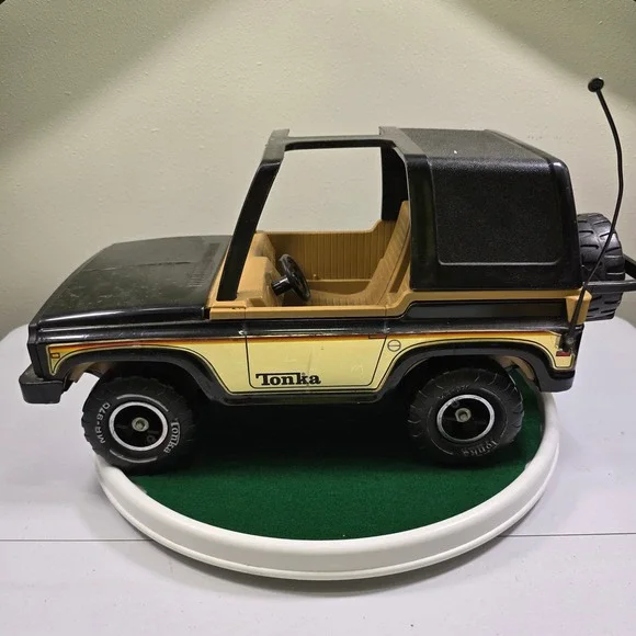 Vintage Tonka MR-970 4x4 Jeep Renegade Truck Black Tan Made in USA Pressed Steel