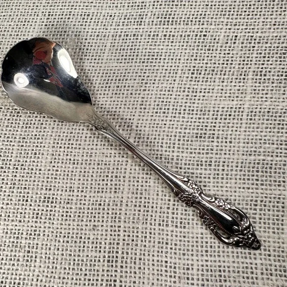 Oneida Distinction Deluxe Stainless Sherbrooke Sugar Shell Spoon 6 Inch HH‎