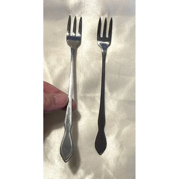 Set of‎ 2 Vintage Brushed Pattern Cocktail Forks 1981 Rogers Oneida Ltd