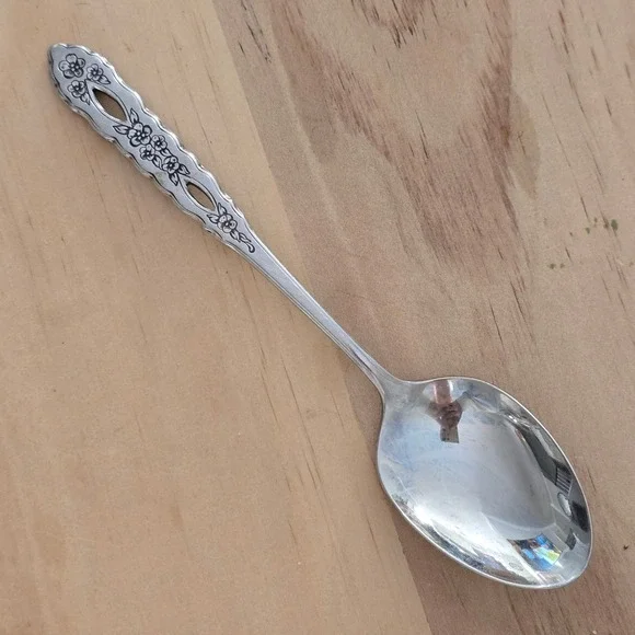 Proposal Oneida‎ Deluxe Stainless Spoon Floral Pattern Vintage 1980