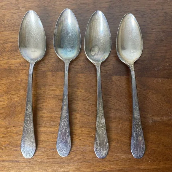 4 Teaspoons Oneida Community FRIENDSHIP aka MEDALITY 1932 Tudor Plate Art Deco