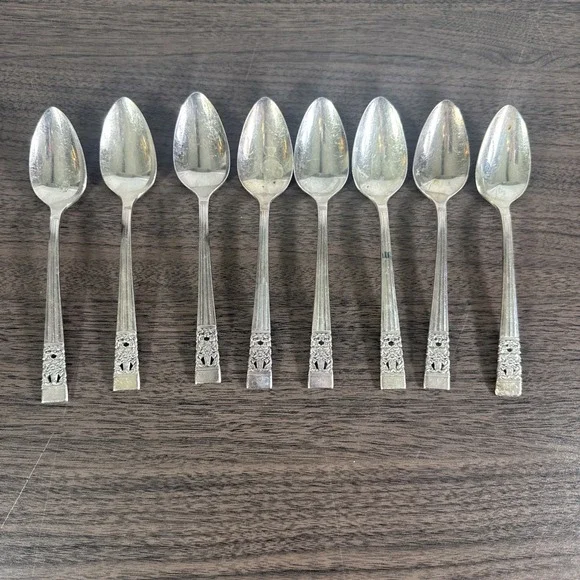 8 VTG Oneida Community CORONATION Dessert Spoon Silverplate‎ 6 inch 1936