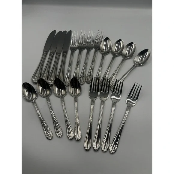 Gorham Melon Bud 18/10 Stainless Steel 20pc Placement For 4. PLEASE SEE ALL PICS