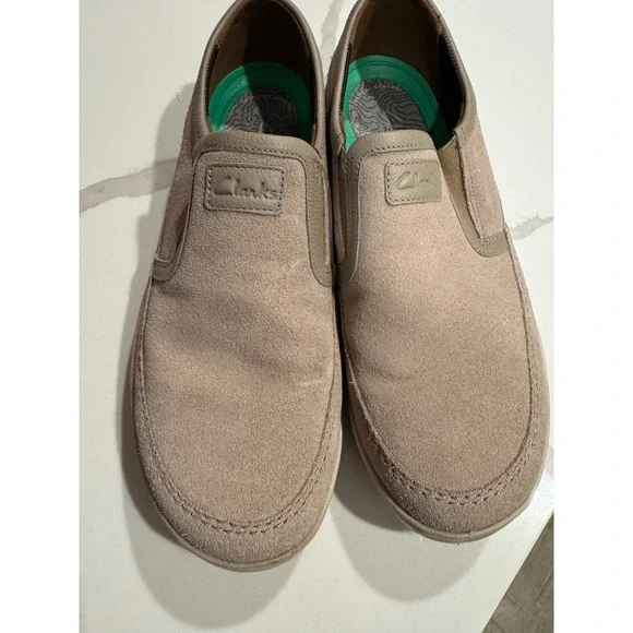 Clarks Collection Mens 10 Taupe Suede Slip On Loafers‎ Extreme Comfort