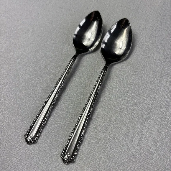 Oneida Cherie Teaspoons - Set of 2 Deluxe‎ Stainless READ DESCRIPTION