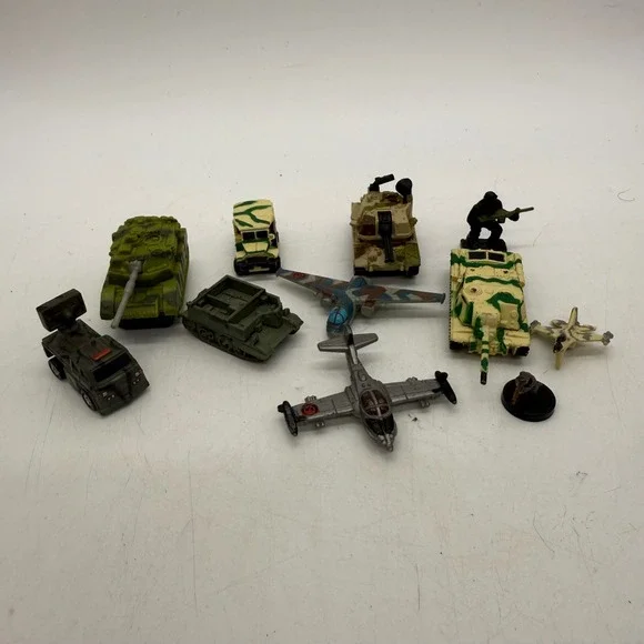 Unbranded Military Vehicle & Figure Lot Small Multicolor Camouflage Army Toys