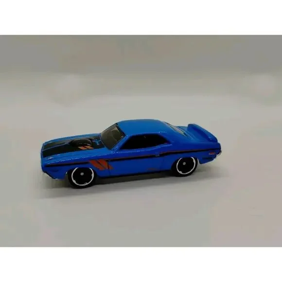 HOT WHEELS 2016 THEN AND NOW SERIES 71 DODGE CHALLENGER