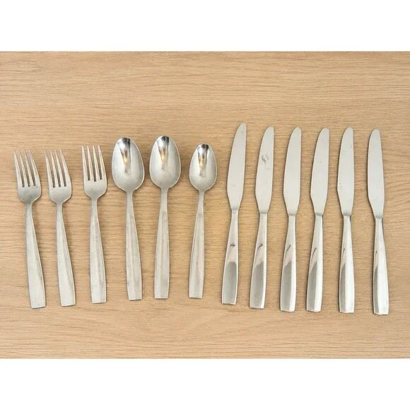 Oneida Stainless Flatware Mixed Lot 12 Pc Replacement Fork Spoon Knife Set