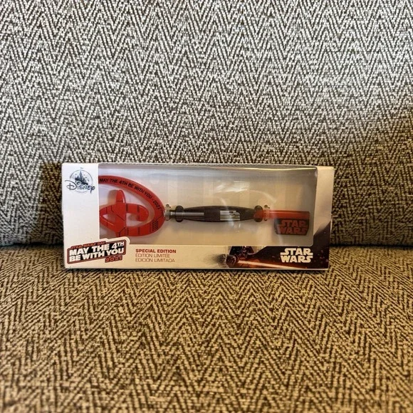 DISNEY PARKS STAR WARS MAY THE 4TH BE WITH YOU 2021 KEY (DARTH VADER KEY DESIGN)