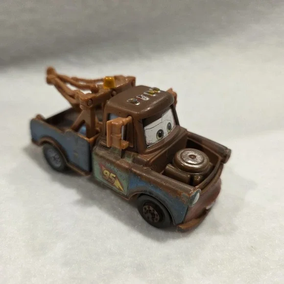 Disney Pixar Cars 2 Race Team Mater Tow‎ Truck 3