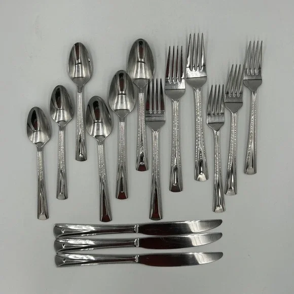 Oneida Stainless Flatware 3 Place Settings Spoon Fork Knives Dinner Table‎