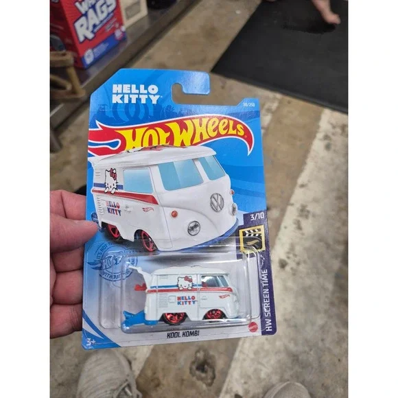 Hot Wheels Hello Kitty Kool Kombi HW Screen Time 3/10 Diecast‎ Car 18/250