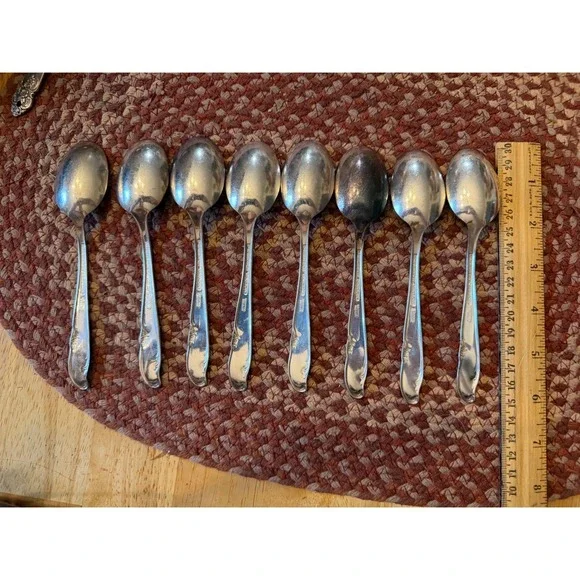 Wm Rogers Mfg Co Teaspoons 8pc Set Silver 6in Good April Pattern Floral Vintage