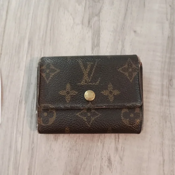 Authentic Louis Vuitton, Brown Mono Coin Purse-Key Case