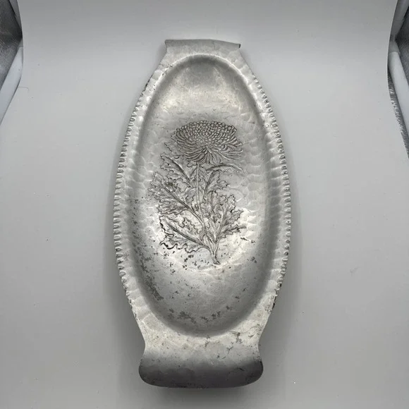 Trade Continental Silverlook Hand Wrought #571‎ Dandelion Bread Tray Hammered