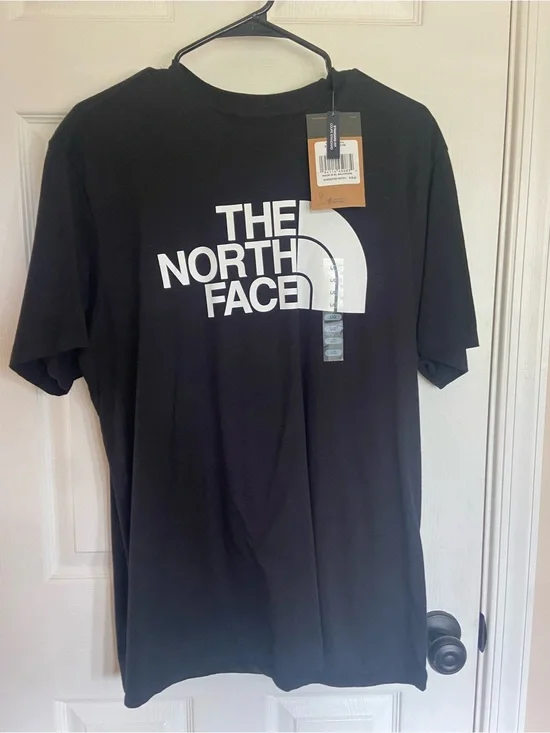 NWT Mens The North Face black t-shirt (Large)