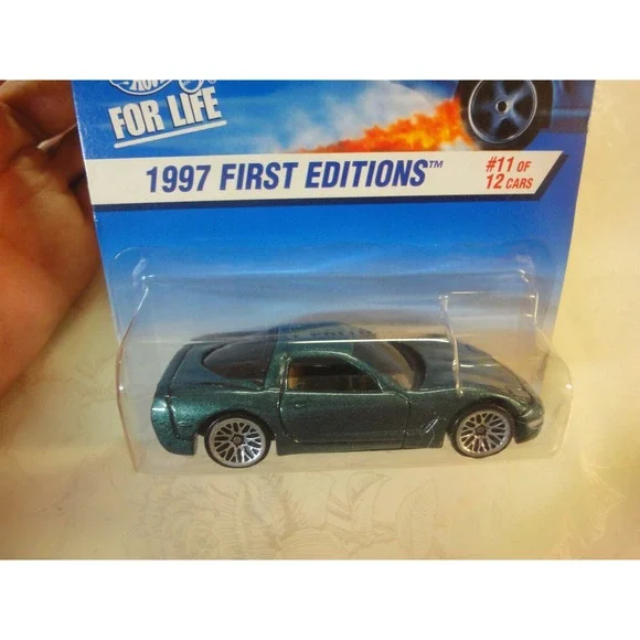 Mattel HOT WHEELS Die cast 1997 Corvette First editions 16668 Premiere collector