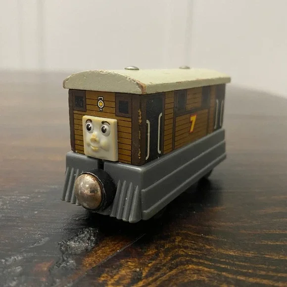Thomas & Friends Wooden Railway Toby the Tram Engine Magnetic Train‎ No 7