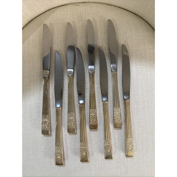 (8) Dinner‎ Knives  Oneida Community CORONATION Silver Plate 1936