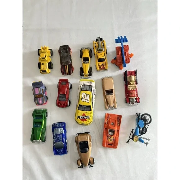 Lot Of 15 Assorted Hot Wheels Matchbox 1:64 Scale Diecast Racing Toys Vehicles