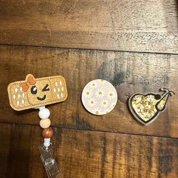 Charming Tan‎ and Brown Badge Reel