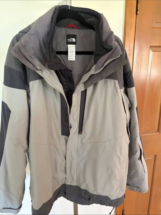 The North Face Men's Light Gray and Dark Gray Ski Jacket