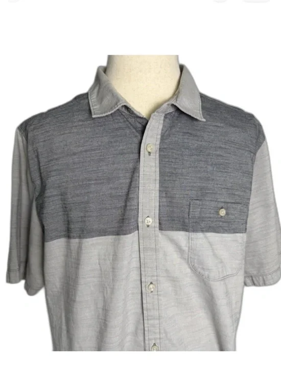 The North Face Block Me Short Sleeve Button Up Men's XXL, Two-Toned Gray 2/$25