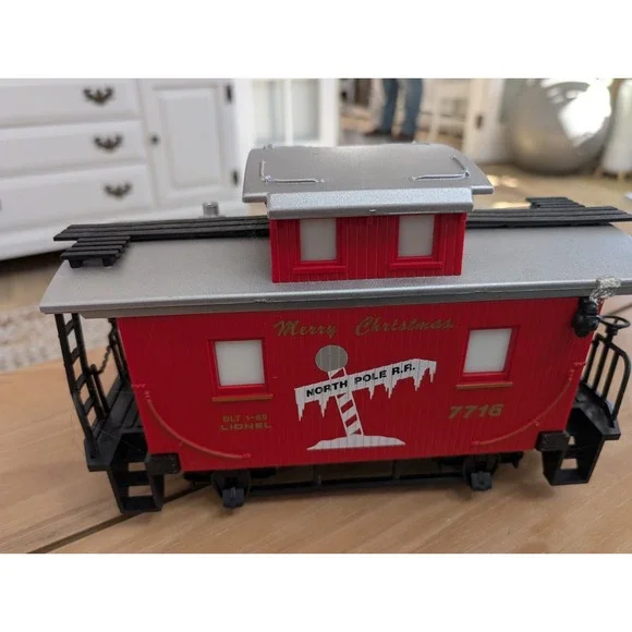 LIONEL 7716 NORTH POLE R.R. CABOOSE