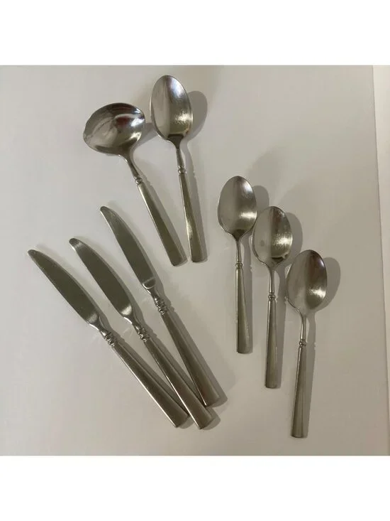 Oneida Easton Flatware Knives Spoons And Serving Utensils 8pc