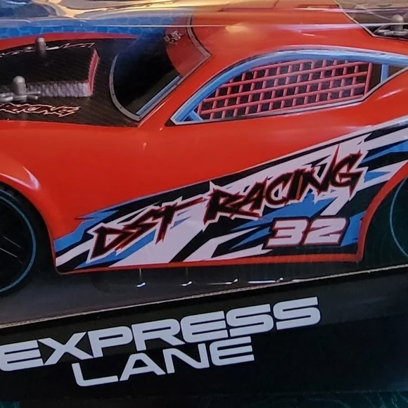 Maisto Tech R/C Express Lane - Street Series Car - NIB
