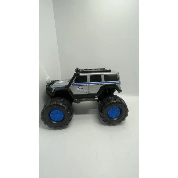 JURASSIC WORLD DOMINION‎ 2013 MERCEDES-BENZ G 550  DIE-CAST MONSTER TRUCK 1:24